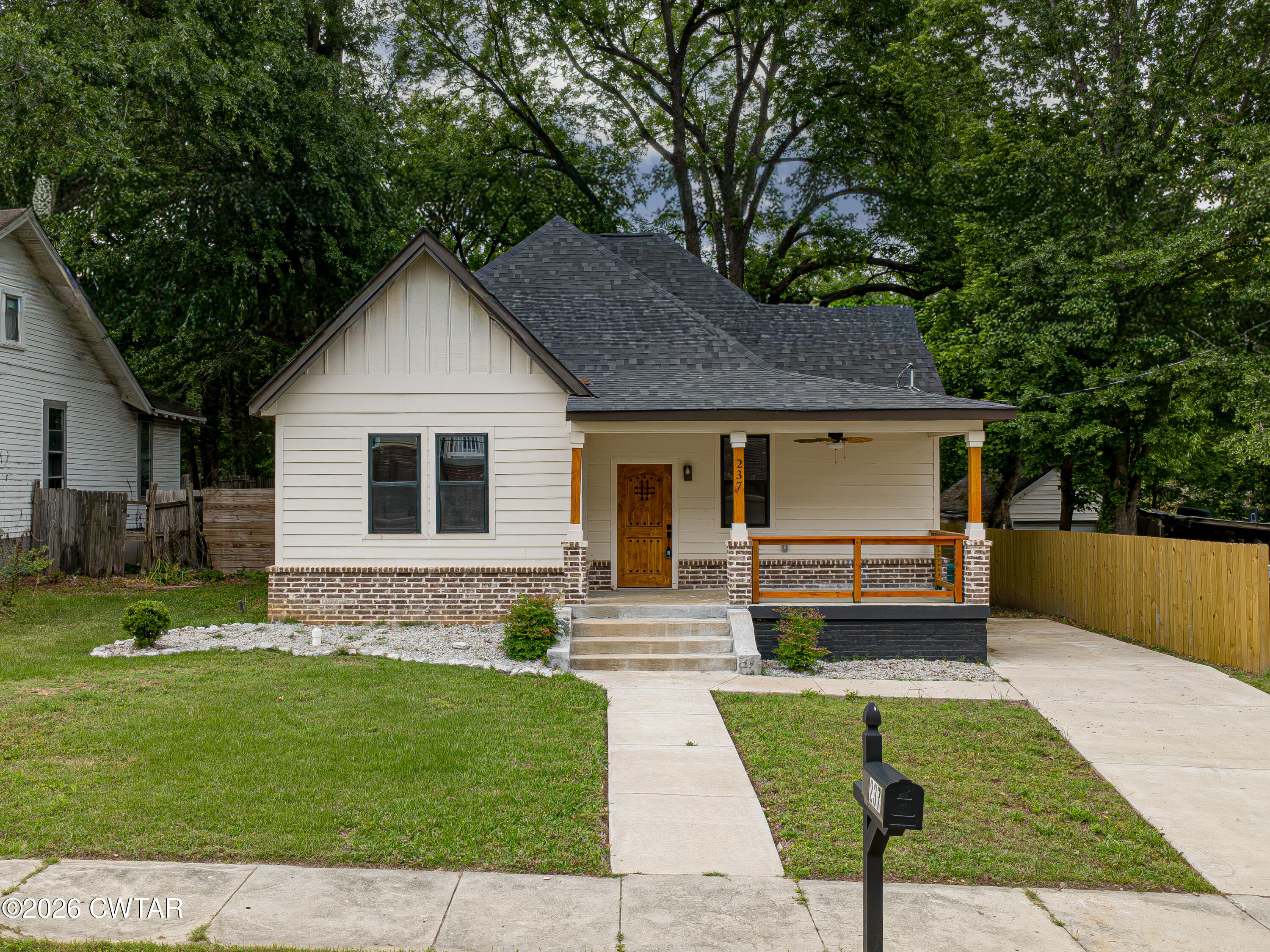 237 Talbot Street Jackson, TN 38301 - Photo 5 of 25 DJI_0858