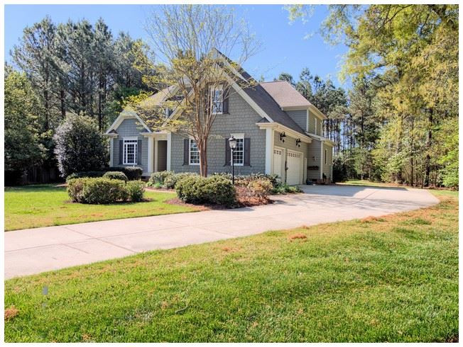 Location, private cul-de-sac lot AND a 3 car garage! Exterior Front
