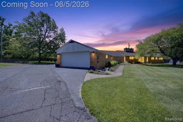 $369,999 | 7174 Meadowvue Drive, Grand Blanc, MI 48439