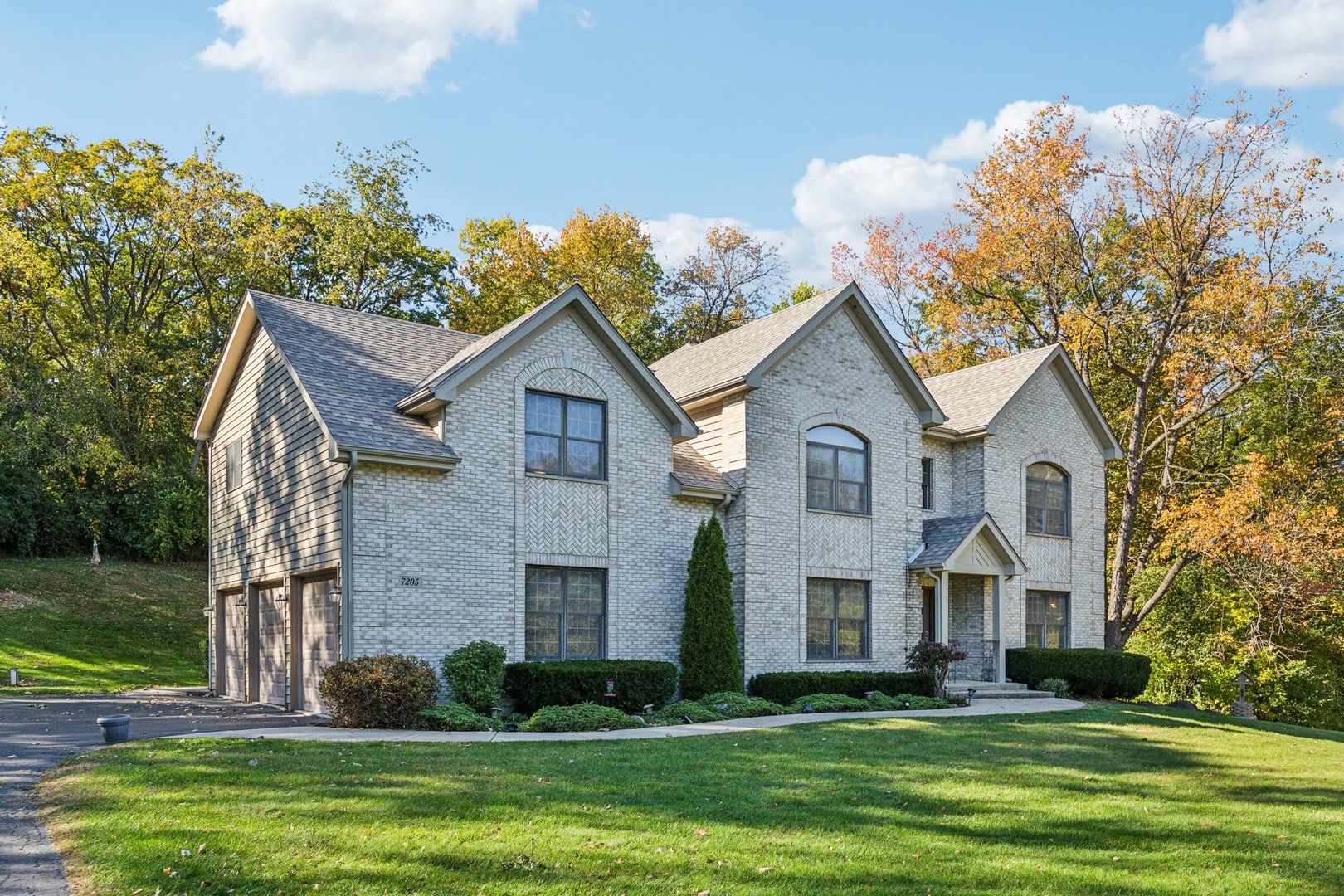 7205 Hawthorn Lane Spring Grove, IL 60081 - Photo 4 of 78 Gallery Image 4