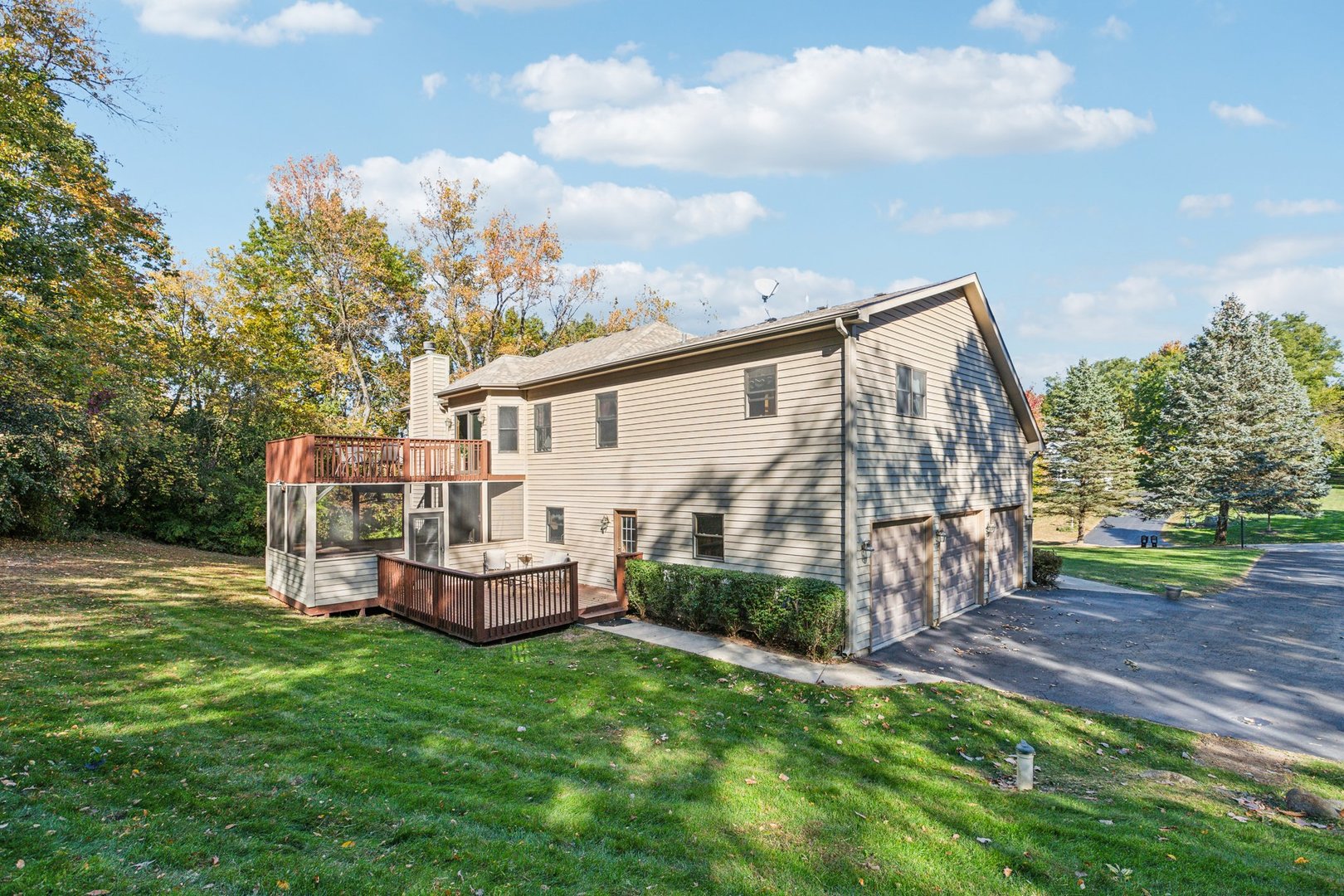 7205 Hawthorn Lane Spring Grove, IL 60081 - Photo 5 of 78 Gallery Image 5