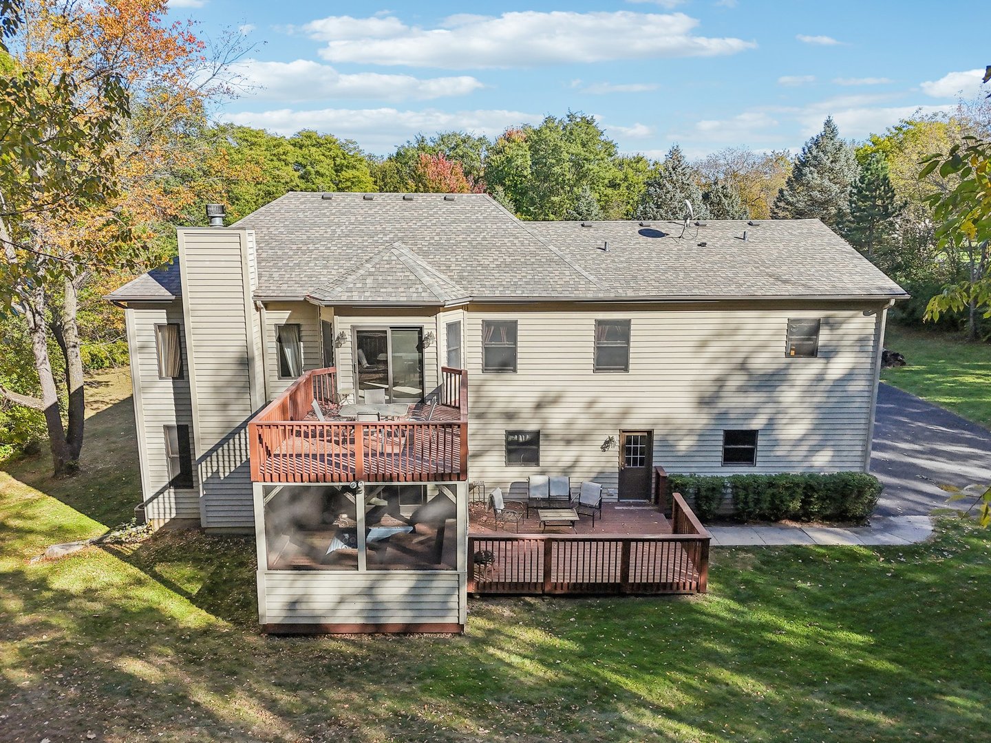 7205 Hawthorn Lane Spring Grove, IL 60081 - Photo 7 of 78 Gallery Image 7