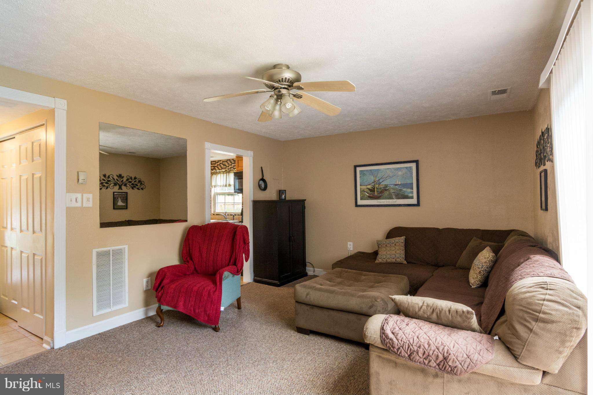 166 Dunlap Road Pasadena, MD 21122 - Photo 10 of 30 Living Room