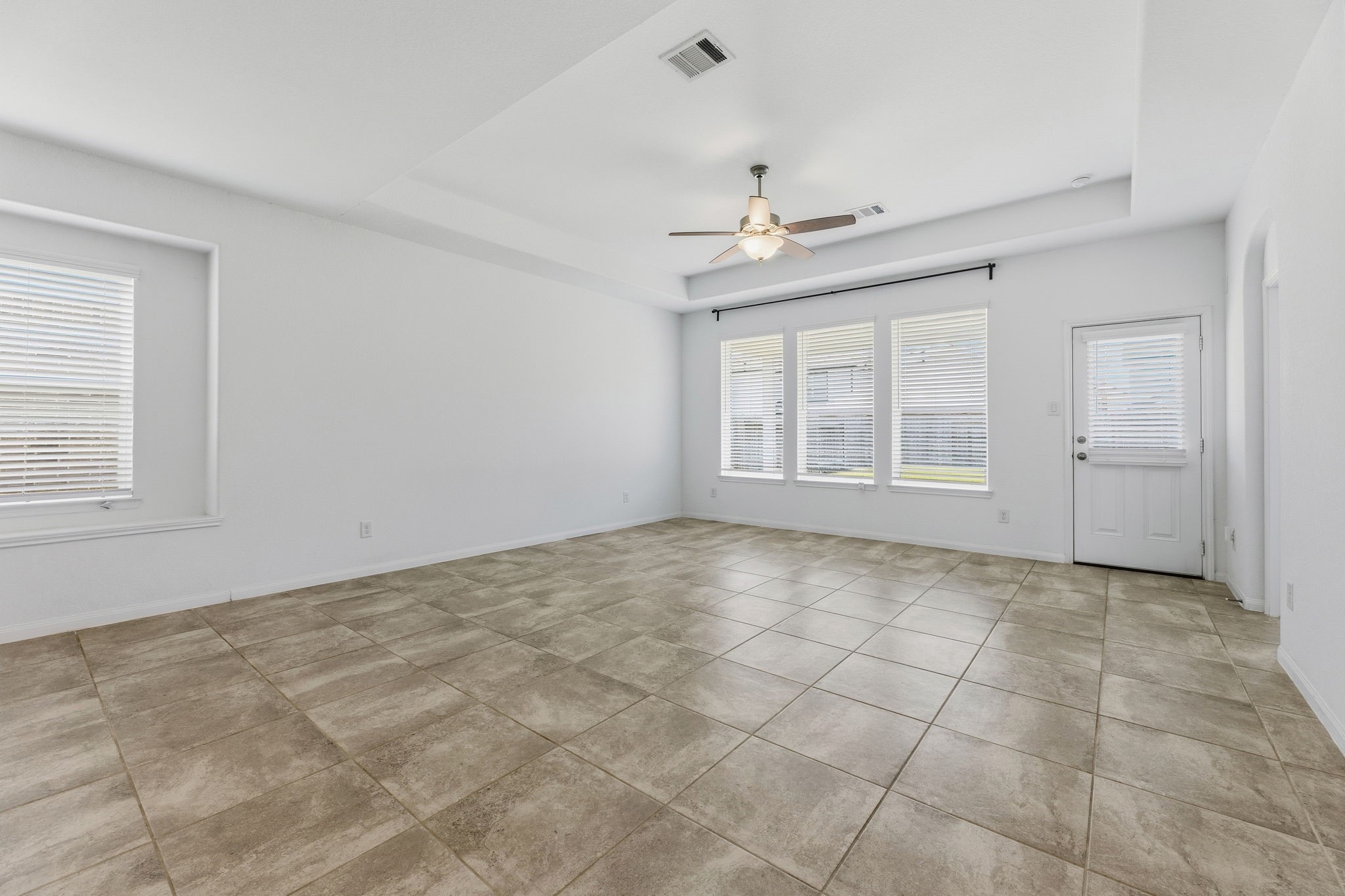 17515 Harbourfront Road Humble, TX 77346 - Photo 7 of 36 Gallery Image 7