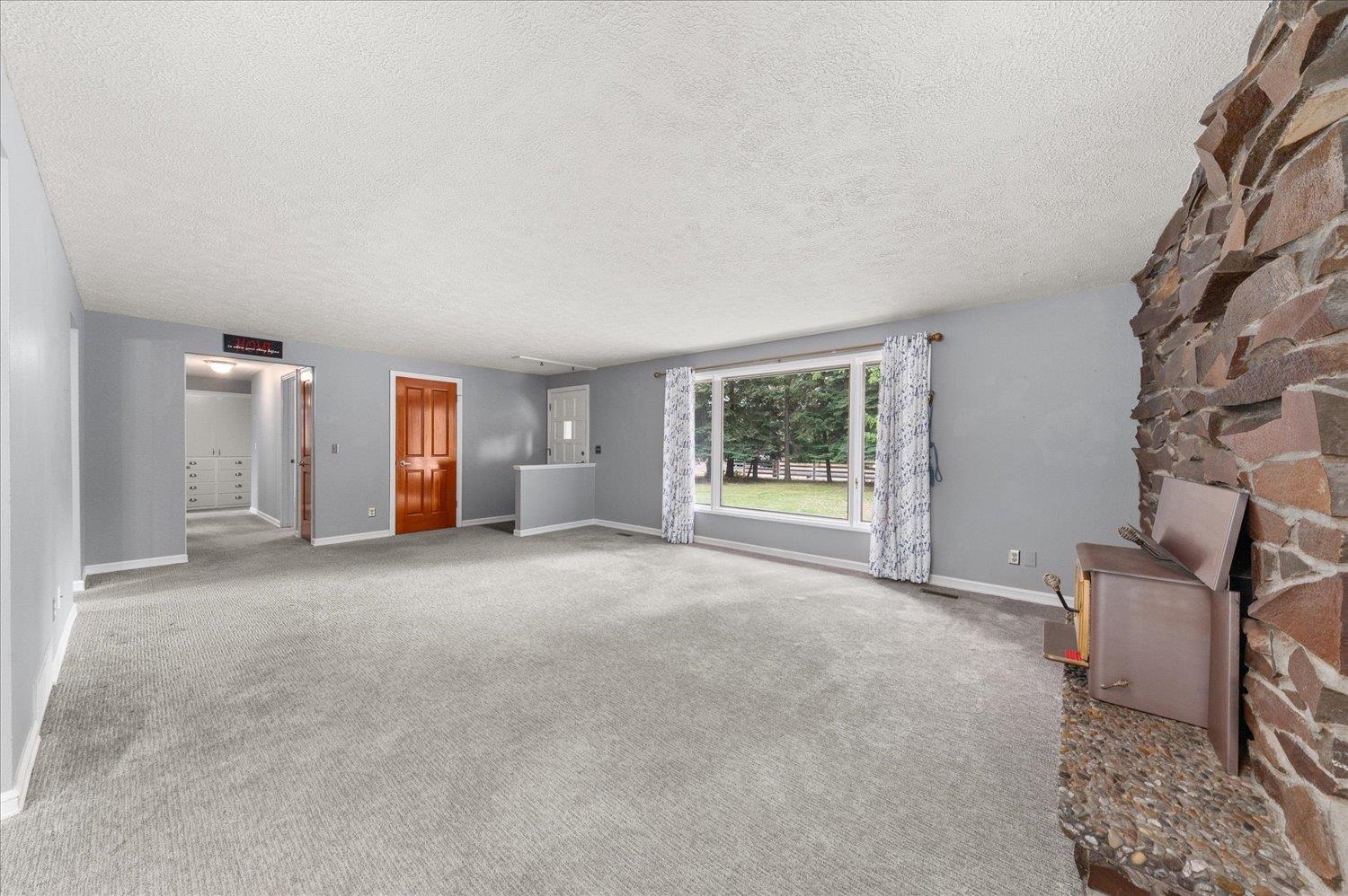 27320 North Regal Road Chattaroy, WA 99003 - Photo 4 of 32 Gallery Image 4