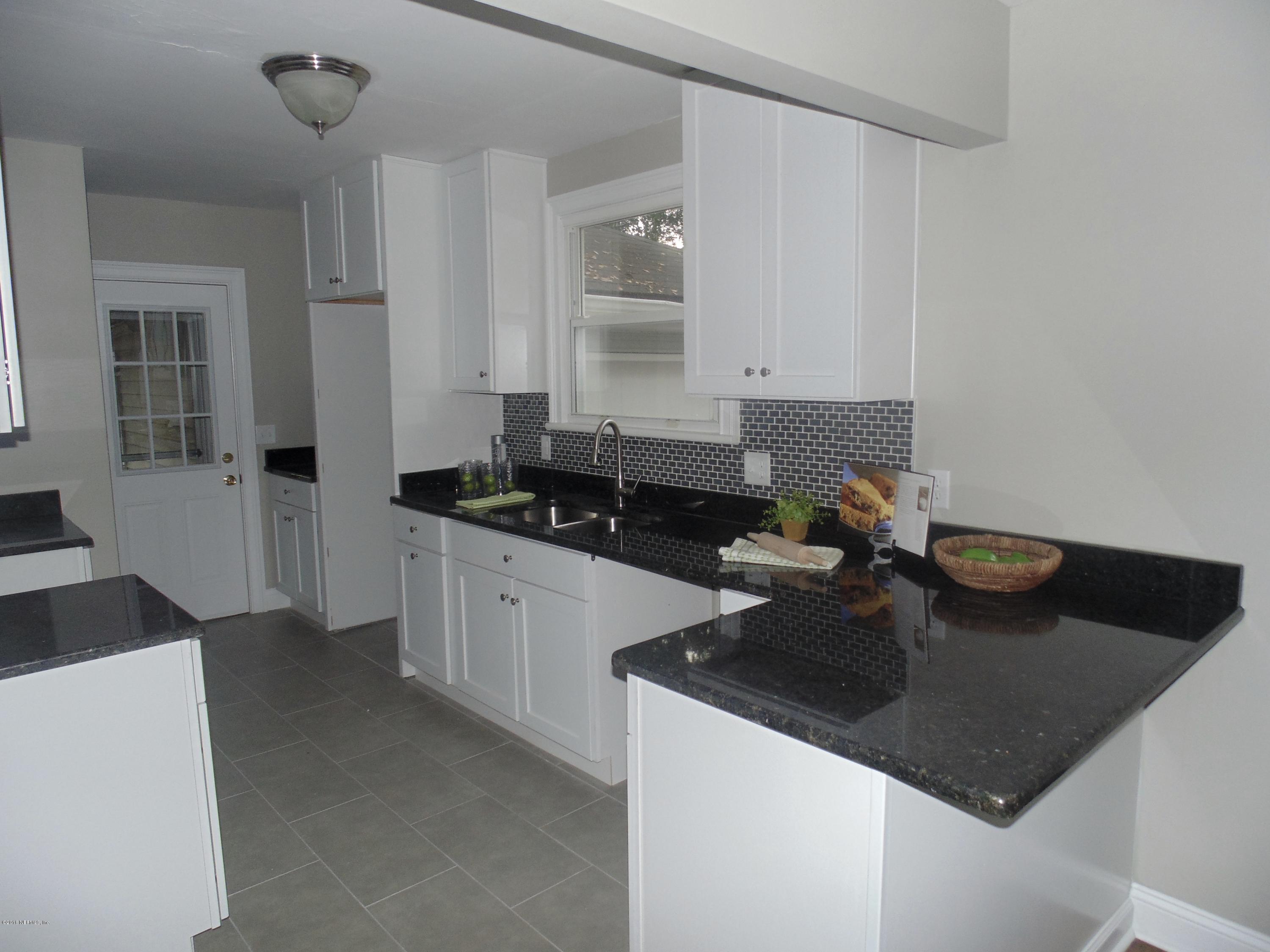 1548 Charon Road Jacksonville, FL 32205 - Photo 6 of 10 DSC01765