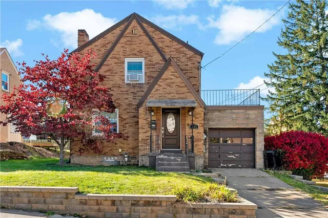 a view of house with yard and swimming pool
