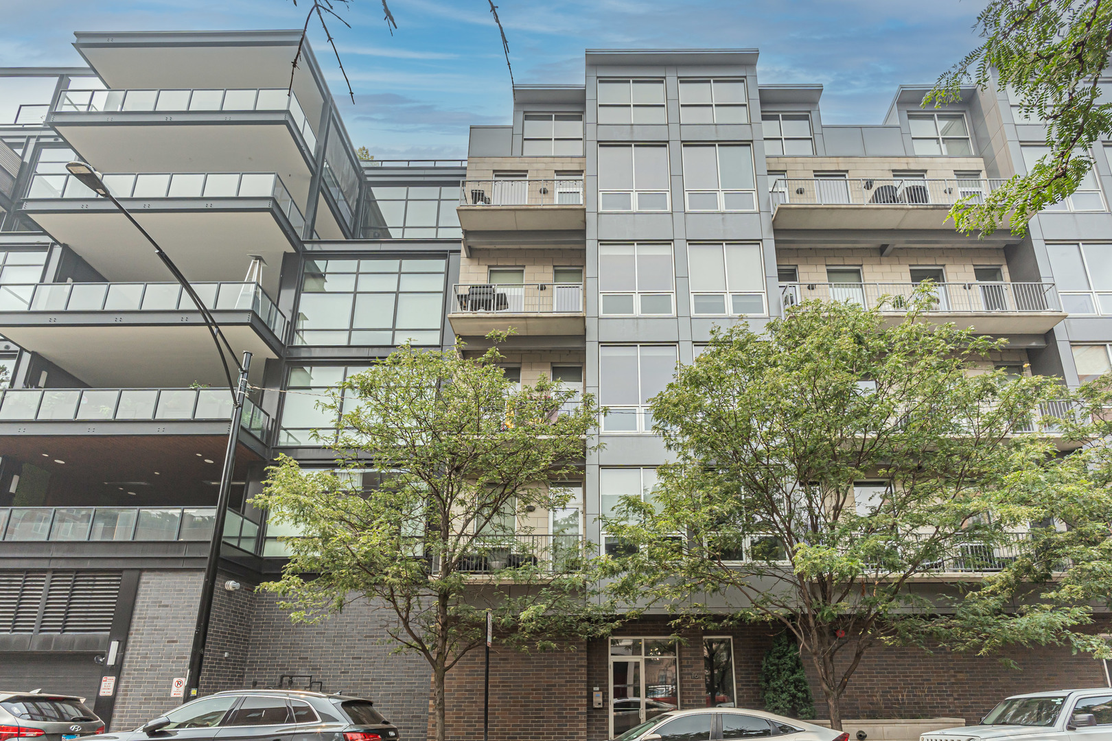 16 North Carpenter Street, Unit 3N Chicago, IL 60607 - Photo 1 of 23 Gallery Image 1