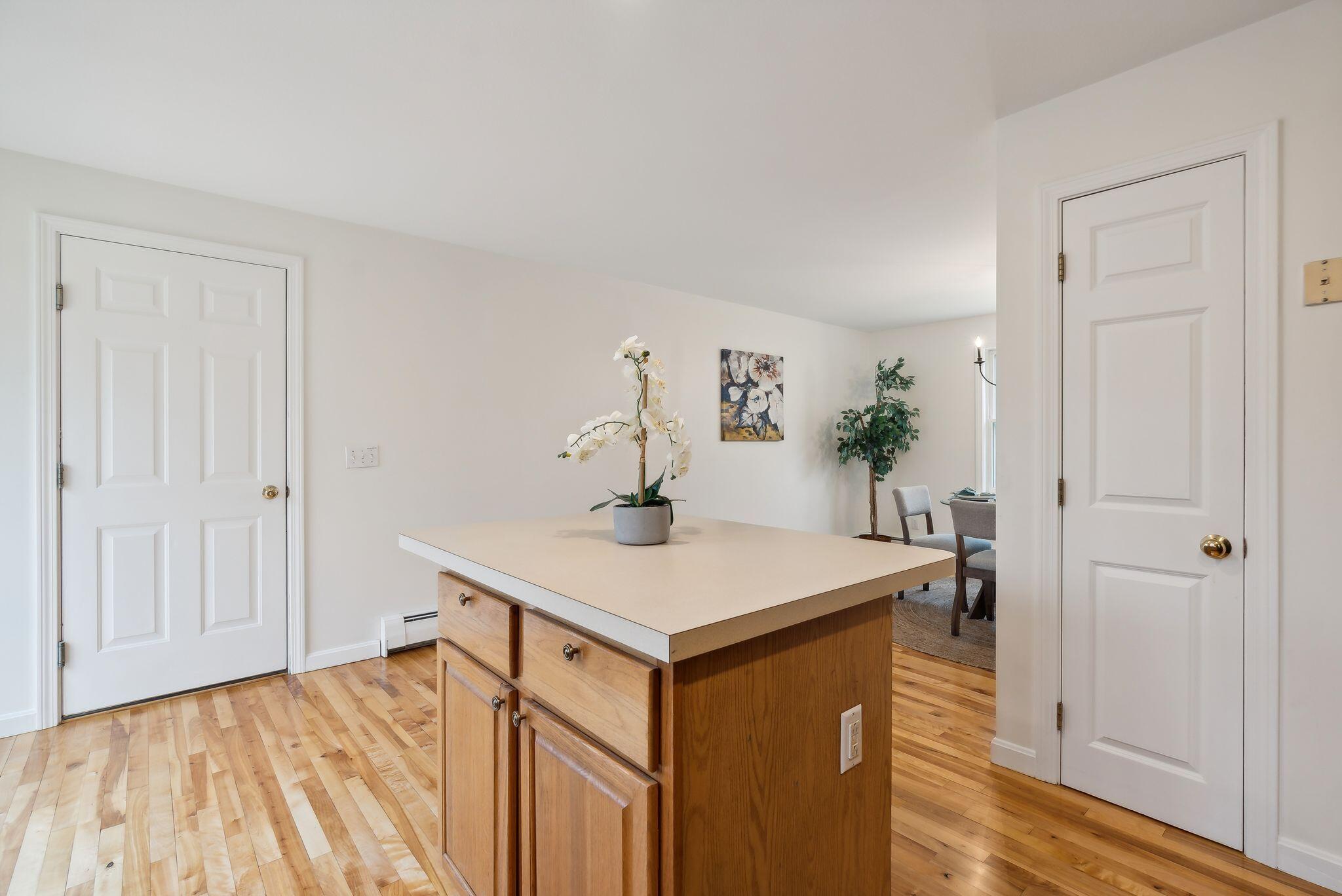 157 Longwoods Road Falmouth, ME 04105 - Photo 4 of 39 26_DSC03326