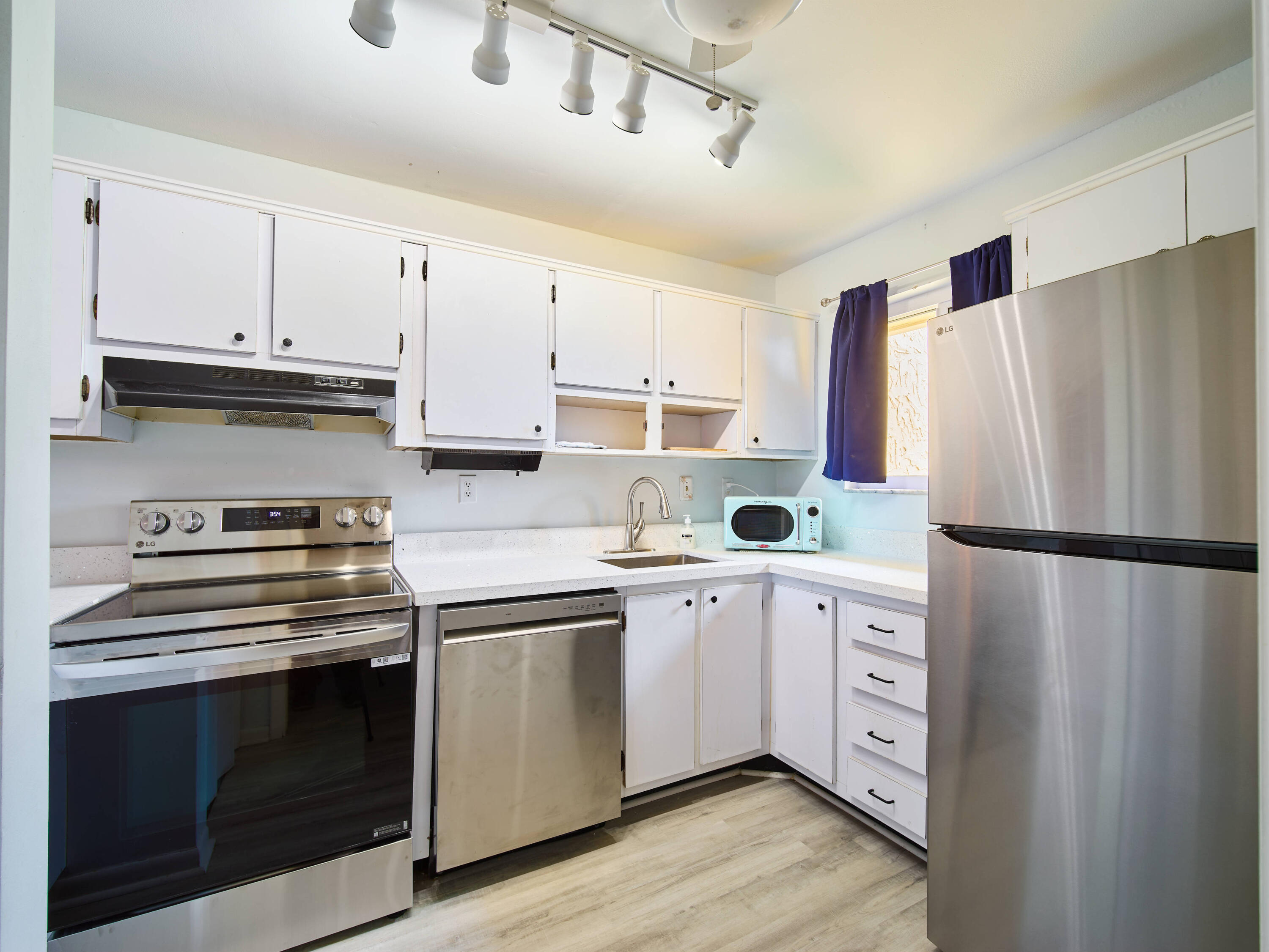 5363 Southeast Miles Grant Road, Unit D202 Stuart, FL 34997 - Photo 7 of 18 P1161489_HDR