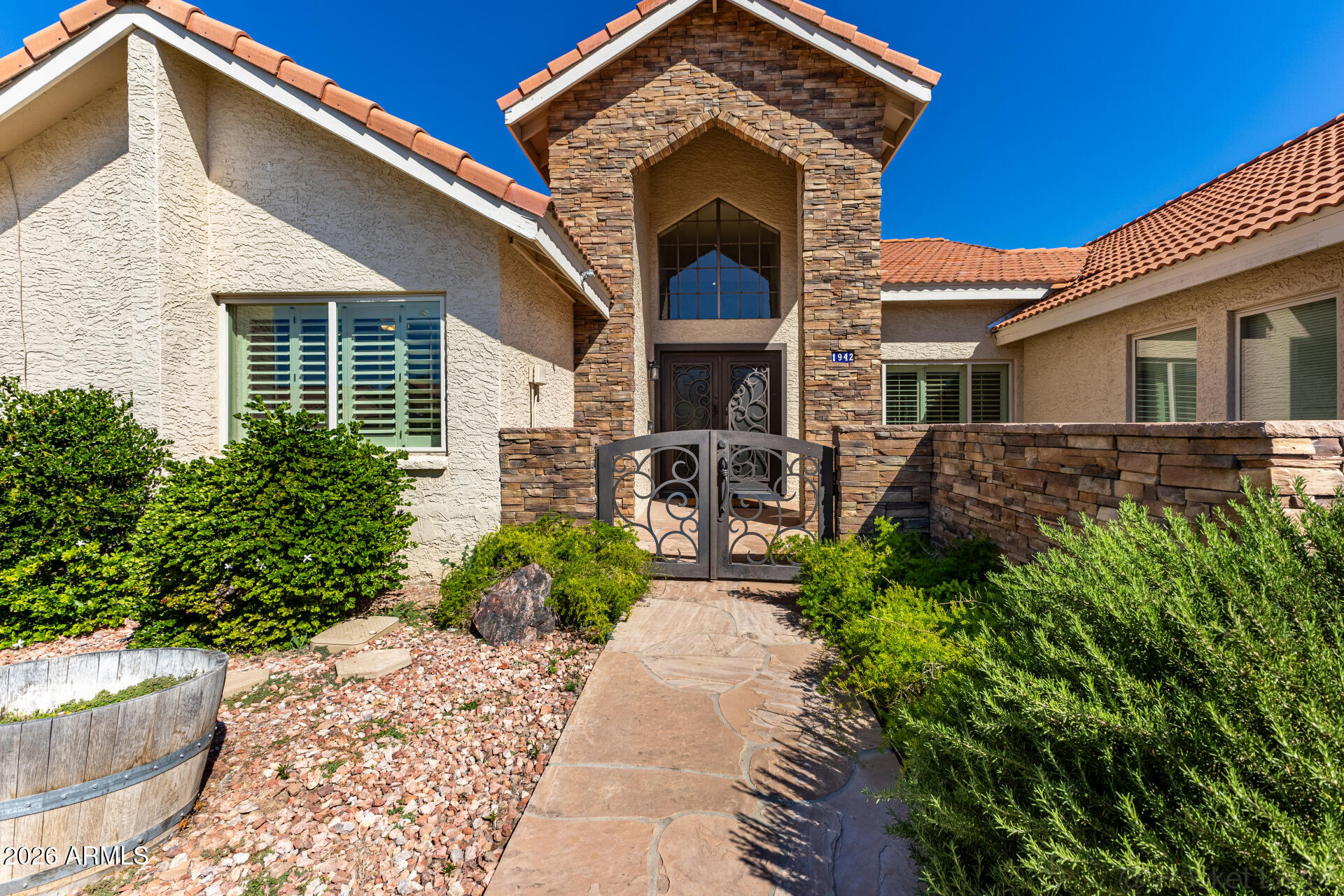 1942 East Krista Way Tempe, AZ 85284 - Photo 50 of 51 a front view of a house with garden