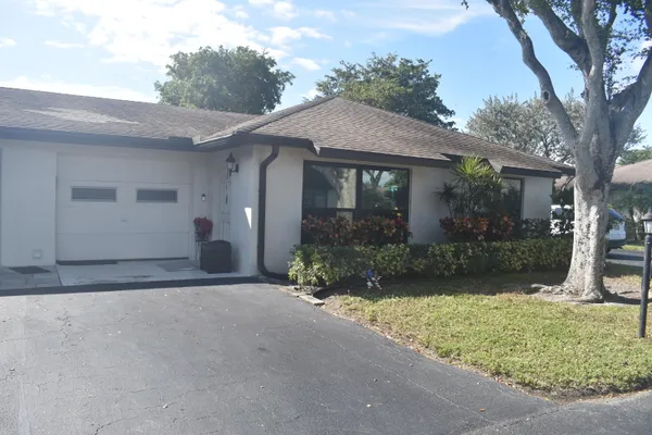 $259,900 | 4843 Greentree Lane, Unit B, Boynton Beach, FL 33436