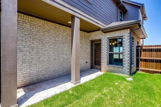 a view of an entrance of the house