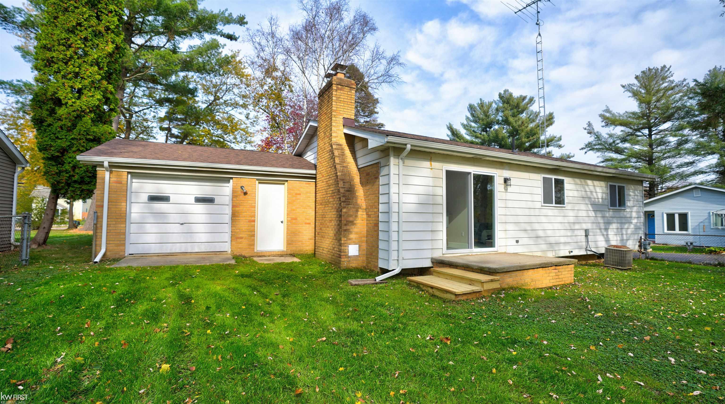 8072 Davison Road Davison, MI 48423 - Photo 31 of 36 50159987-42eda081-e70c-462f-82ee-42045f7bc225.JPG
