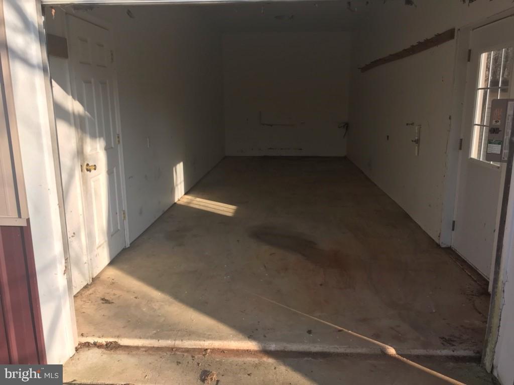 4321 Hoffmanville Road Manchester, MD 21102 - Photo 15 of 19 Garage
