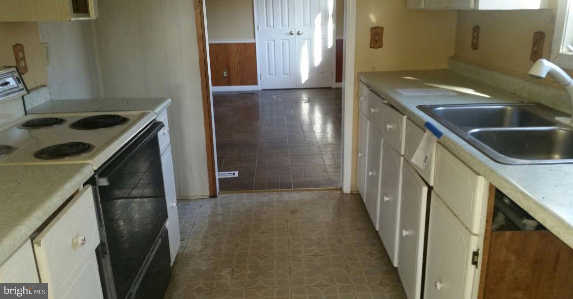 4321 Hoffmanville Road Manchester, MD 21102 - Photo 3 of 19 Kitchen