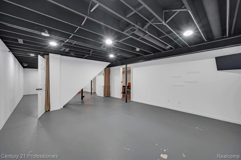 53611 County Line Road New Baltimore, MI 48047 - Photo 27 of 29 Gallery Image 27