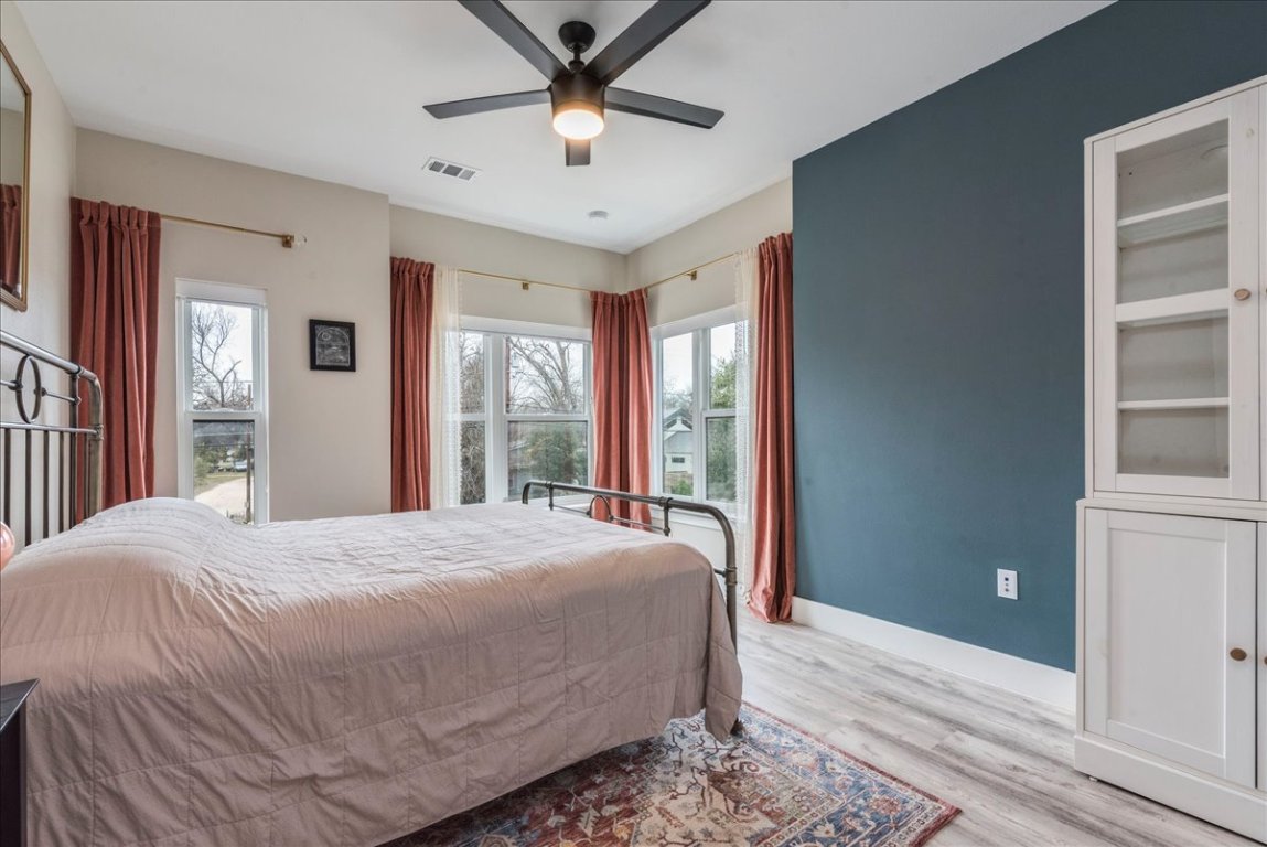 3101 Govalle Avenue, Unit 220 Austin, TX 78702 - Photo 9 of 26 a bedroom with a large bed and a large window