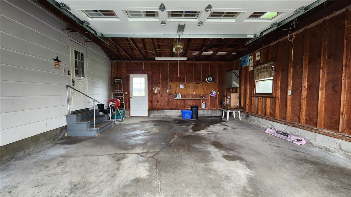 6798 Wescott Road Le Roy, NY 14143 - Photo 5 of 33 1.5 Car Garage Built 1976