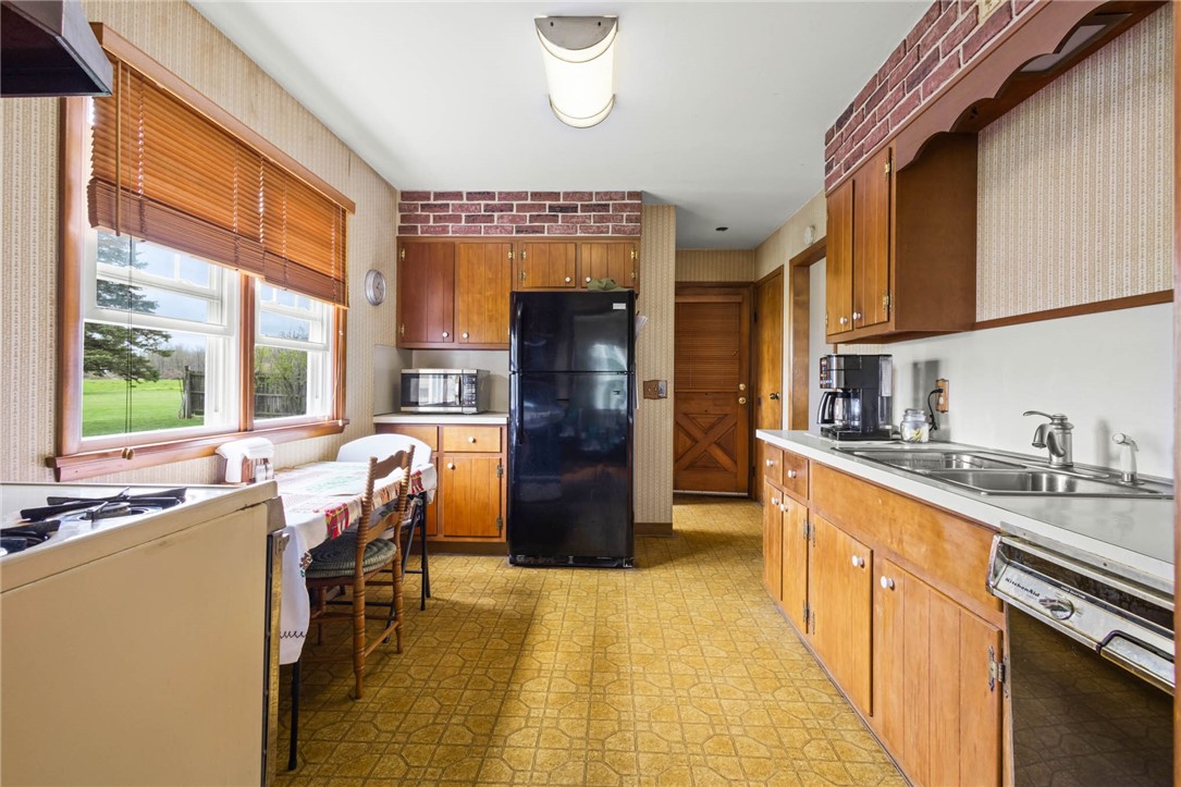 6798 Wescott Road Le Roy, NY 14143 - Photo 7 of 33