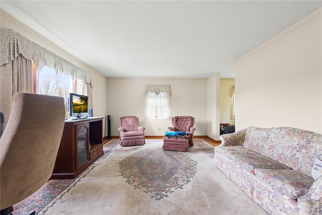 6798 Wescott Road Le Roy, NY 14143 - Photo 10 of 33 Livingroom