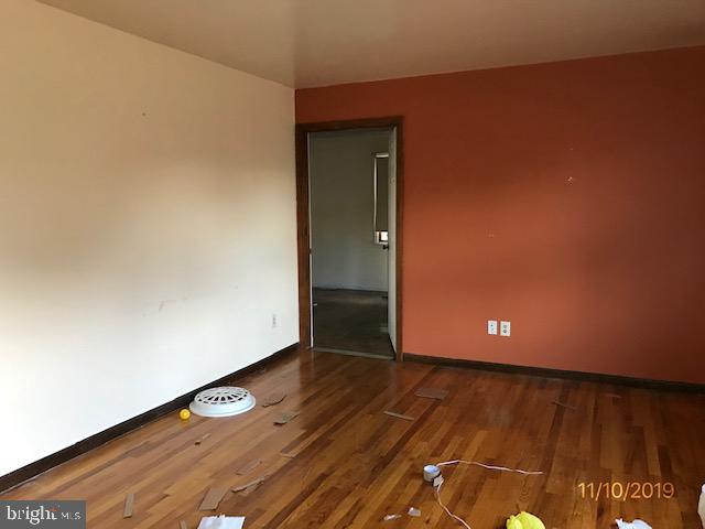 554 Kali Road Sicklerville, NJ 08081 - Photo 2 of 8 Living Room