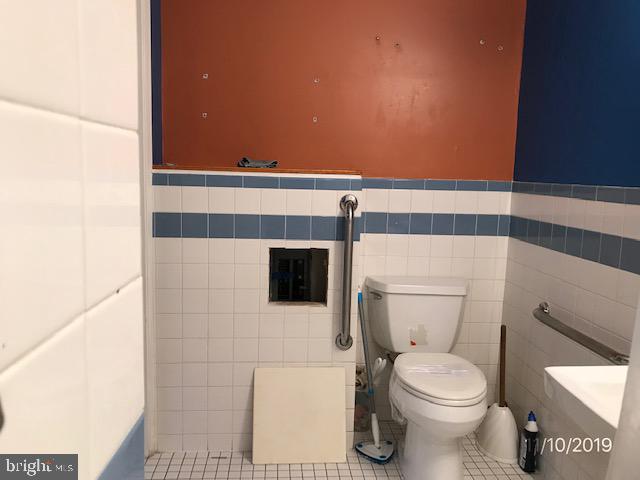 554 Kali Road Sicklerville, NJ 08081 - Photo 5 of 8 Bathroom 1