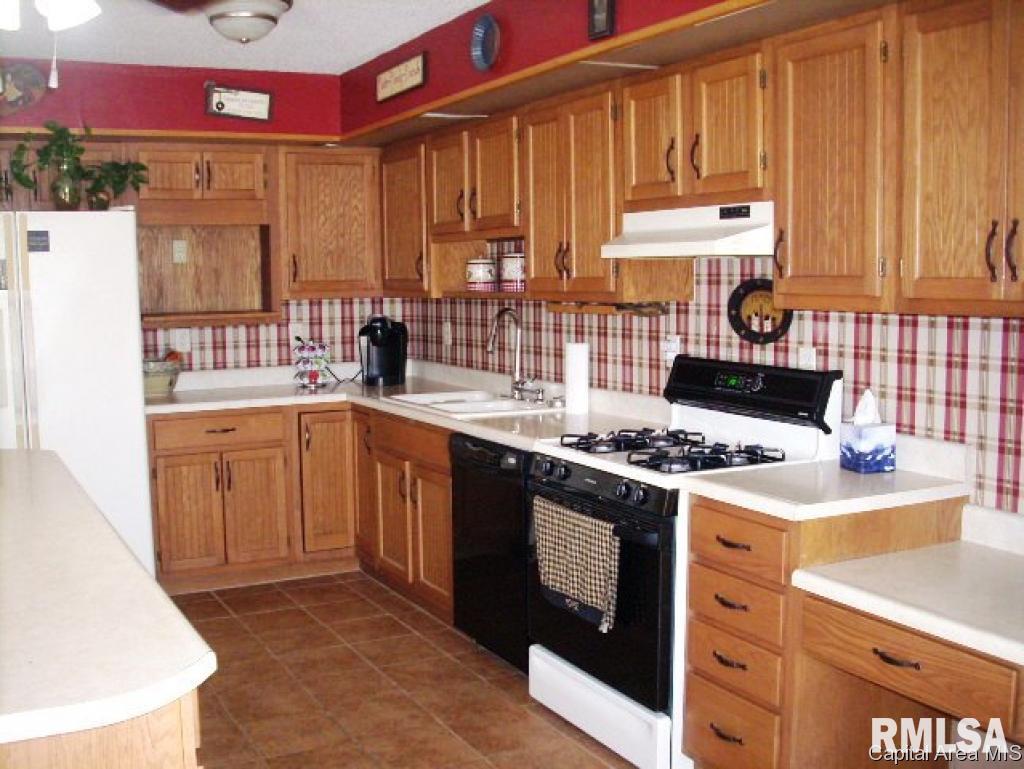21901 Nursery Road Carlinville, IL 62626 - Photo 13 of 24 Gallery Image 13