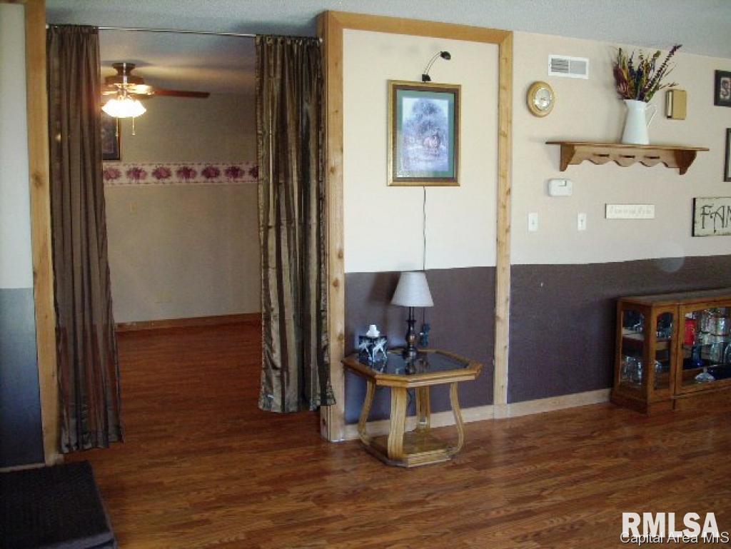21901 Nursery Road Carlinville, IL 62626 - Photo 15 of 24 Gallery Image 15