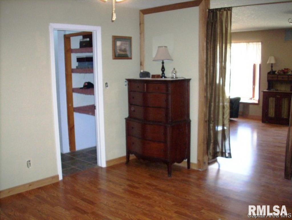 21901 Nursery Road Carlinville, IL 62626 - Photo 18 of 24 Gallery Image 18