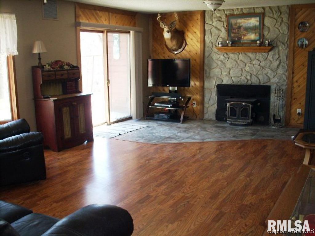 21901 Nursery Road Carlinville, IL 62626 - Photo 8 of 24 Gallery Image 8