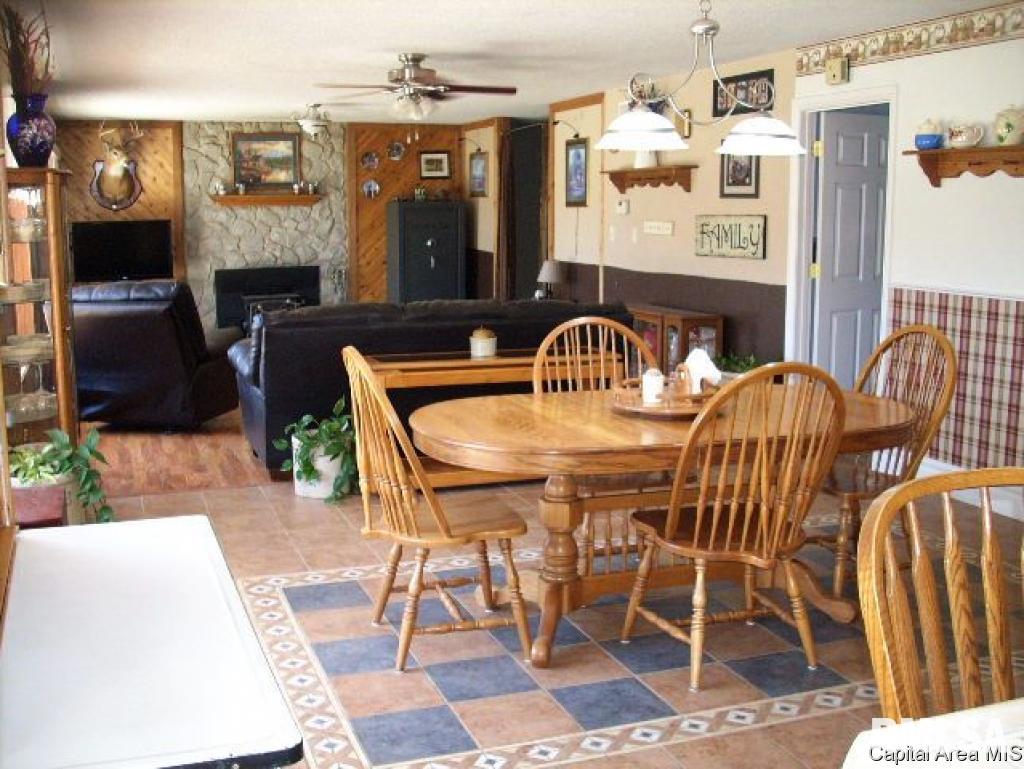 21901 Nursery Road Carlinville, IL 62626 - Photo 9 of 24 Gallery Image 9
