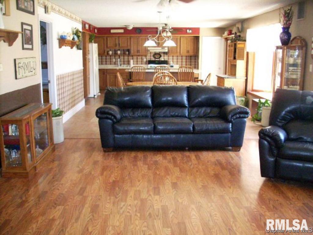 21901 Nursery Road Carlinville, IL 62626 - Photo 10 of 24 Gallery Image 10
