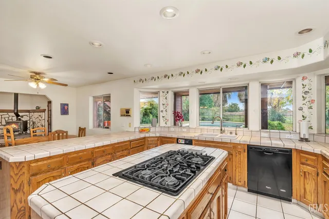 $899,900 | Undisclosed Address, Bakersfield, CA 93313