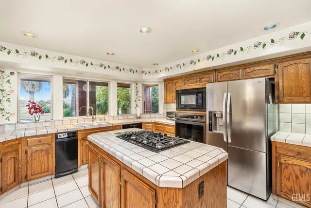 $899,900 | Undisclosed Address, Bakersfield, CA 93313