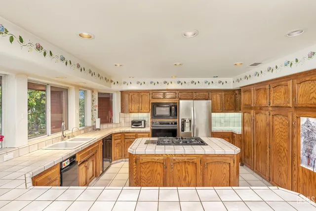 $899,900 | Undisclosed Address, Bakersfield, CA 93313