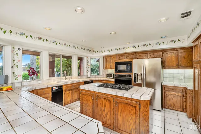 $899,900 | Undisclosed Address, Bakersfield, CA 93313