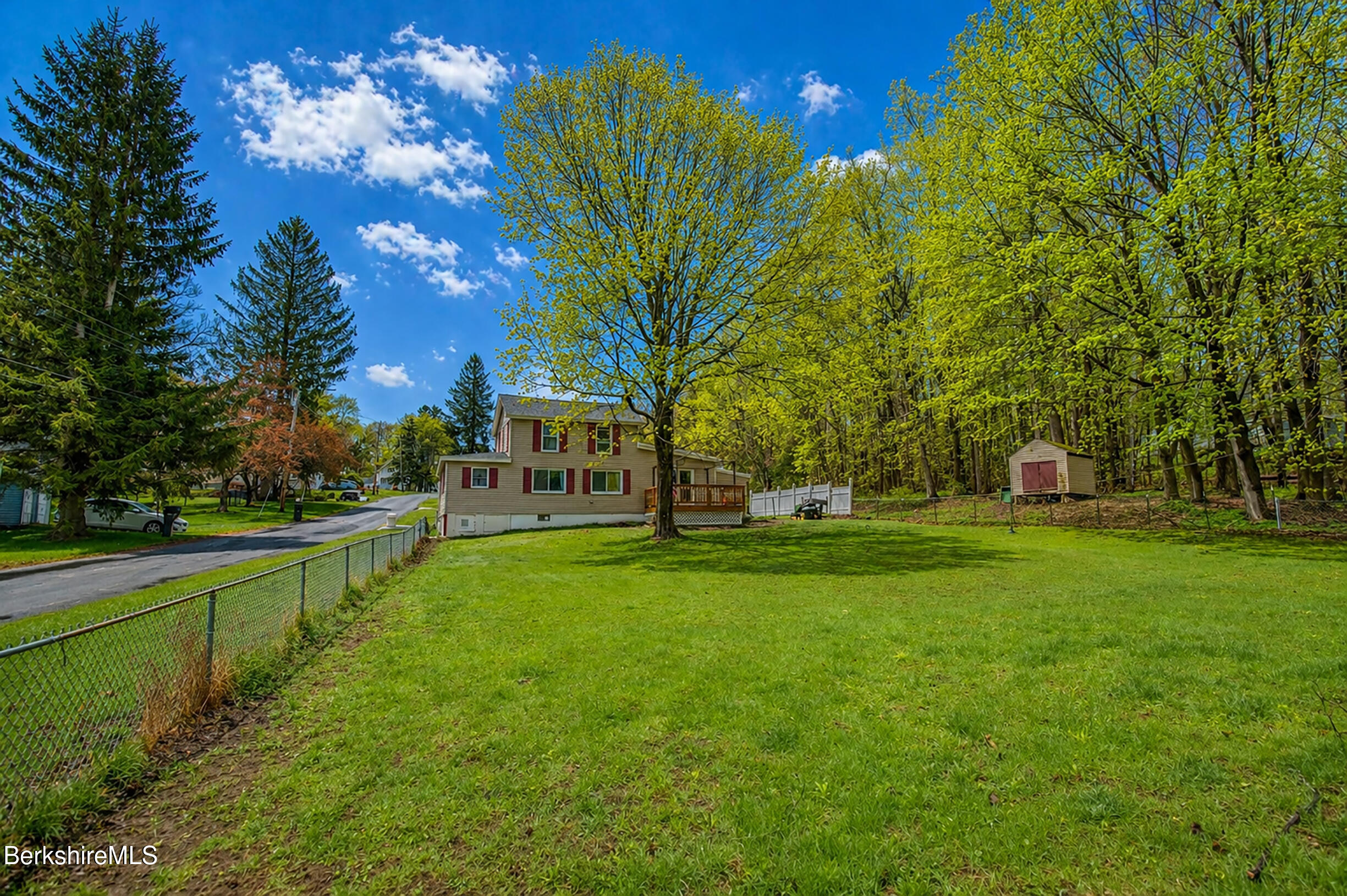 32 Lakeview Street Pittsfield, MA 01201 - Photo 12 of 44 Yard