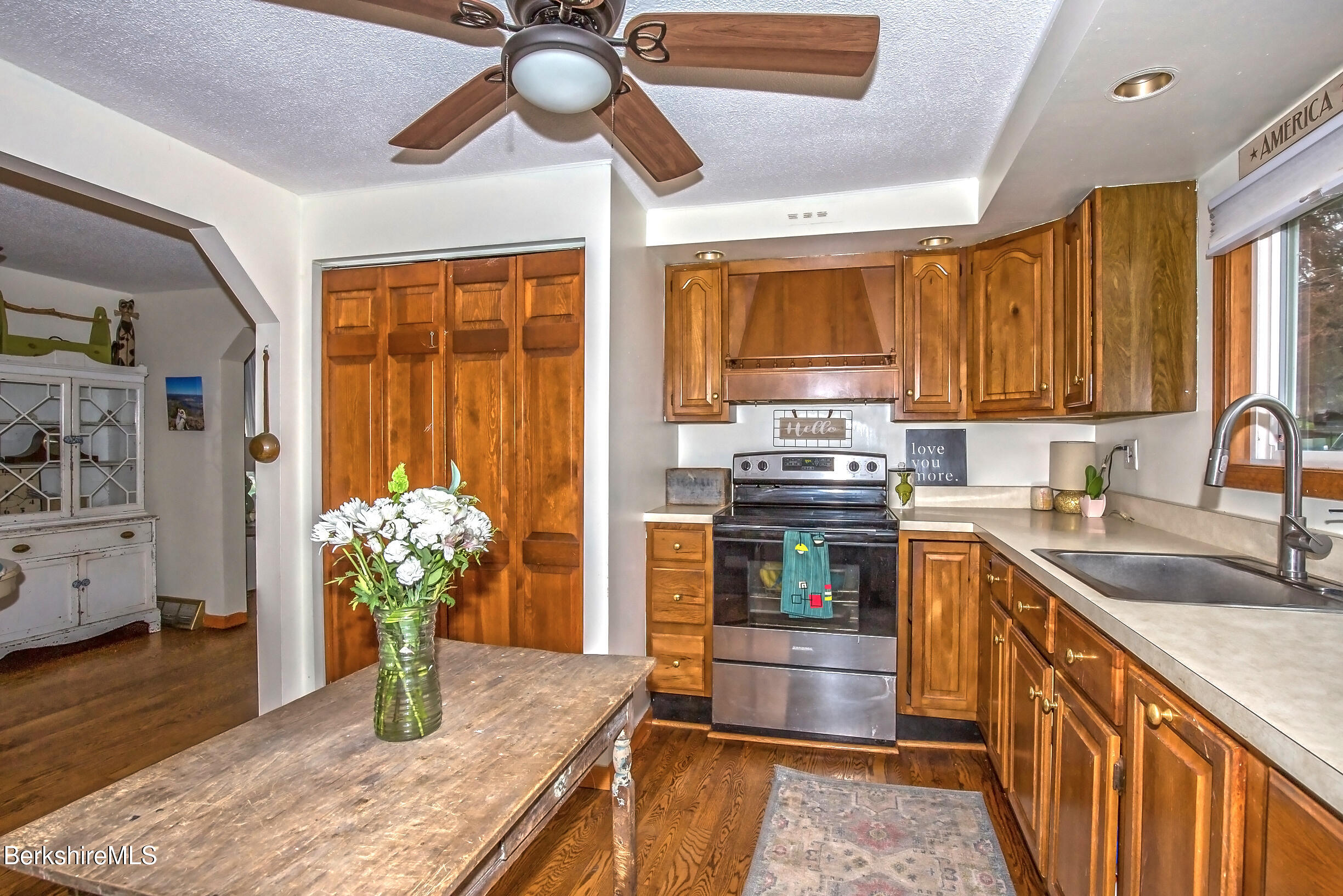 32 Lakeview Street Pittsfield, MA 01201 - Photo 13 of 44 Kitchen