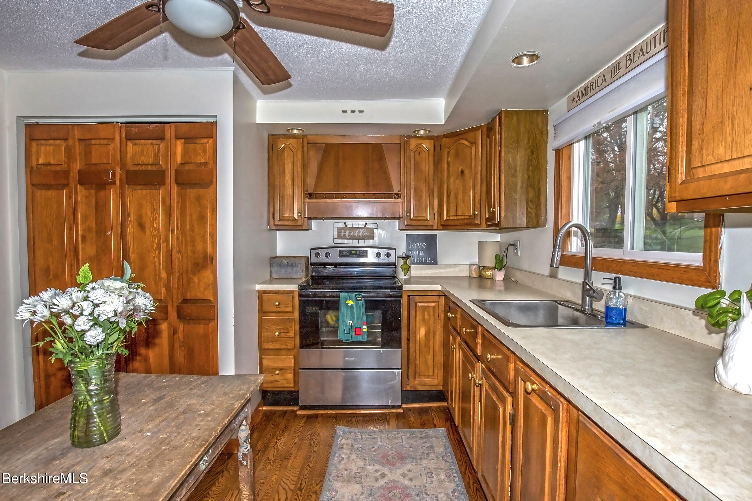 32 Lakeview Street Pittsfield, MA 01201 - Photo 14 of 44 Kitchen