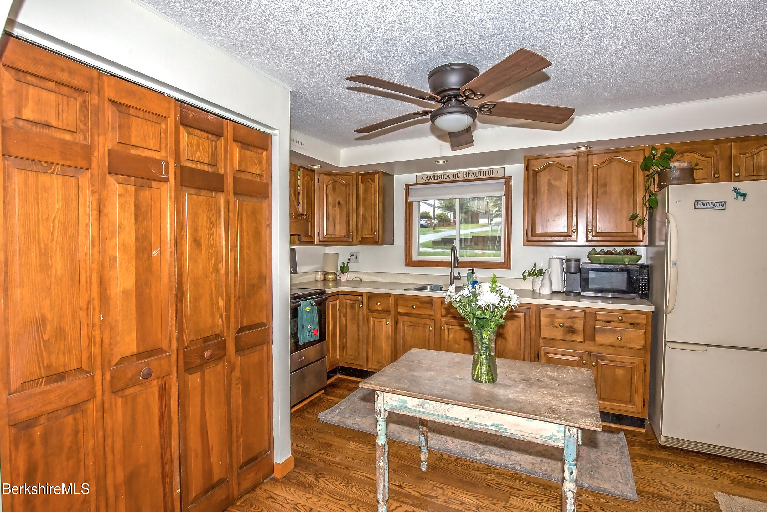 32 Lakeview Street Pittsfield, MA 01201 - Photo 16 of 44 Kitchen