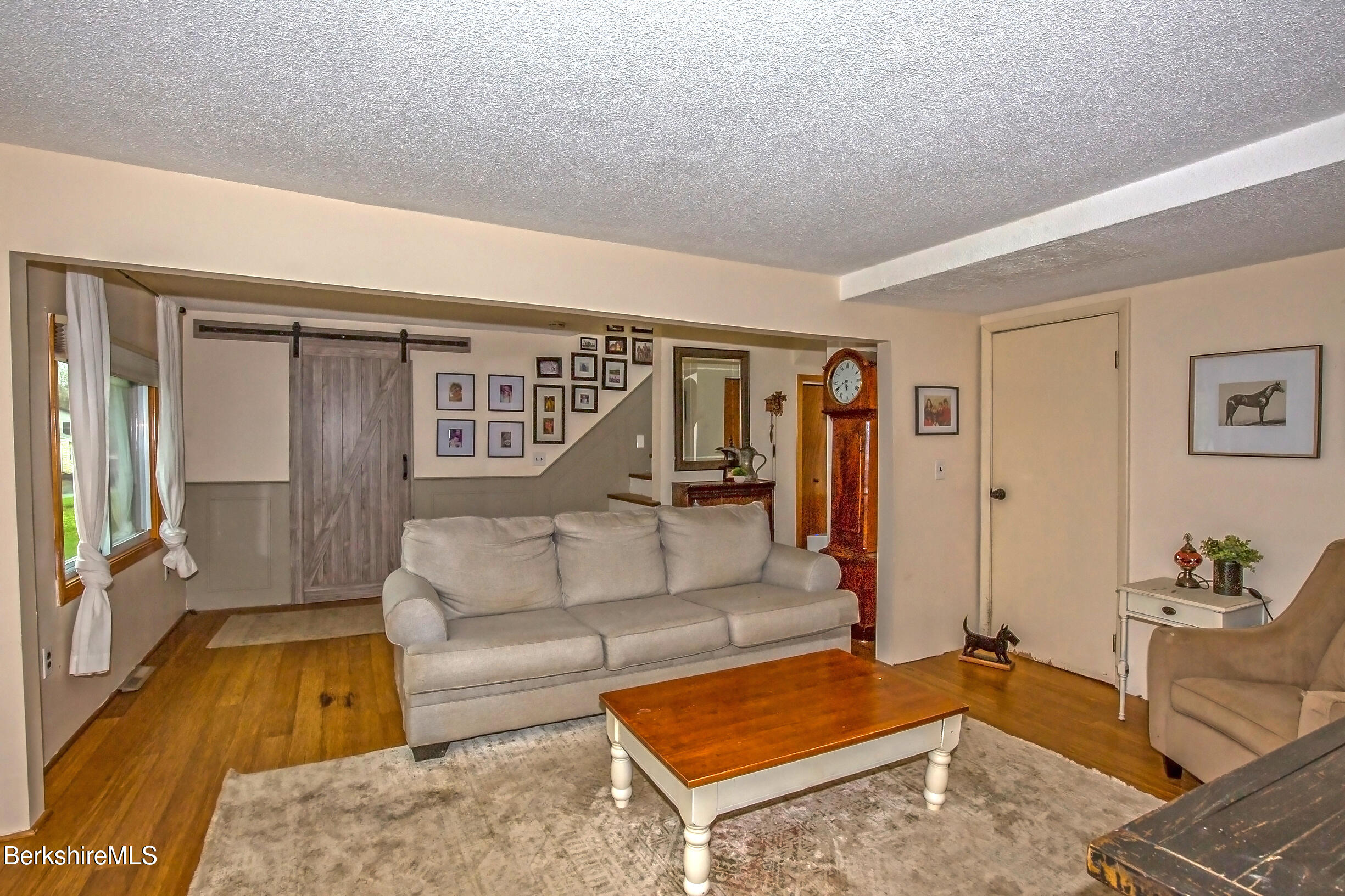 32 Lakeview Street Pittsfield, MA 01201 - Photo 18 of 44 Living