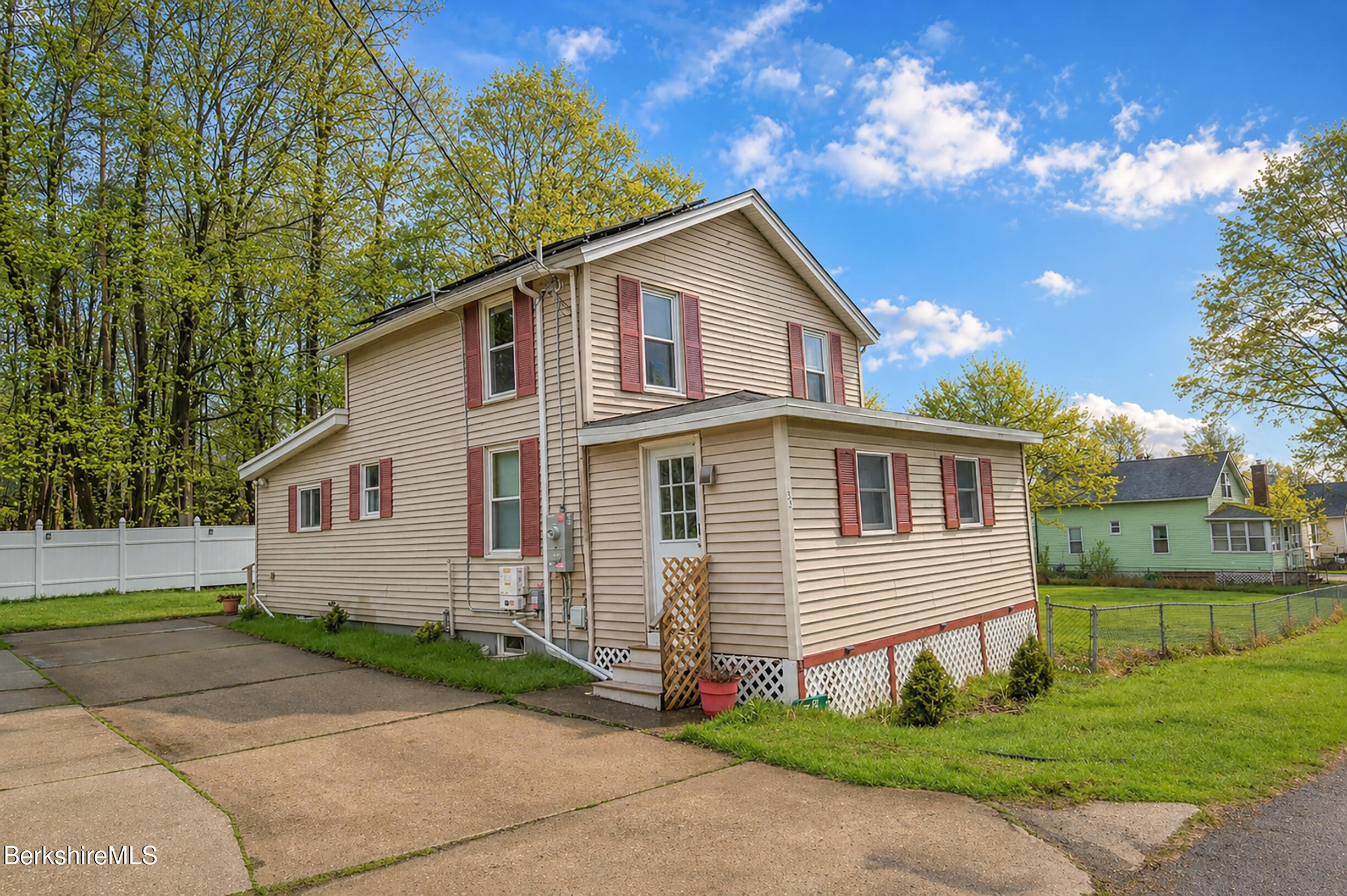 32 Lakeview Street Pittsfield, MA 01201 - Photo 2 of 44 Front