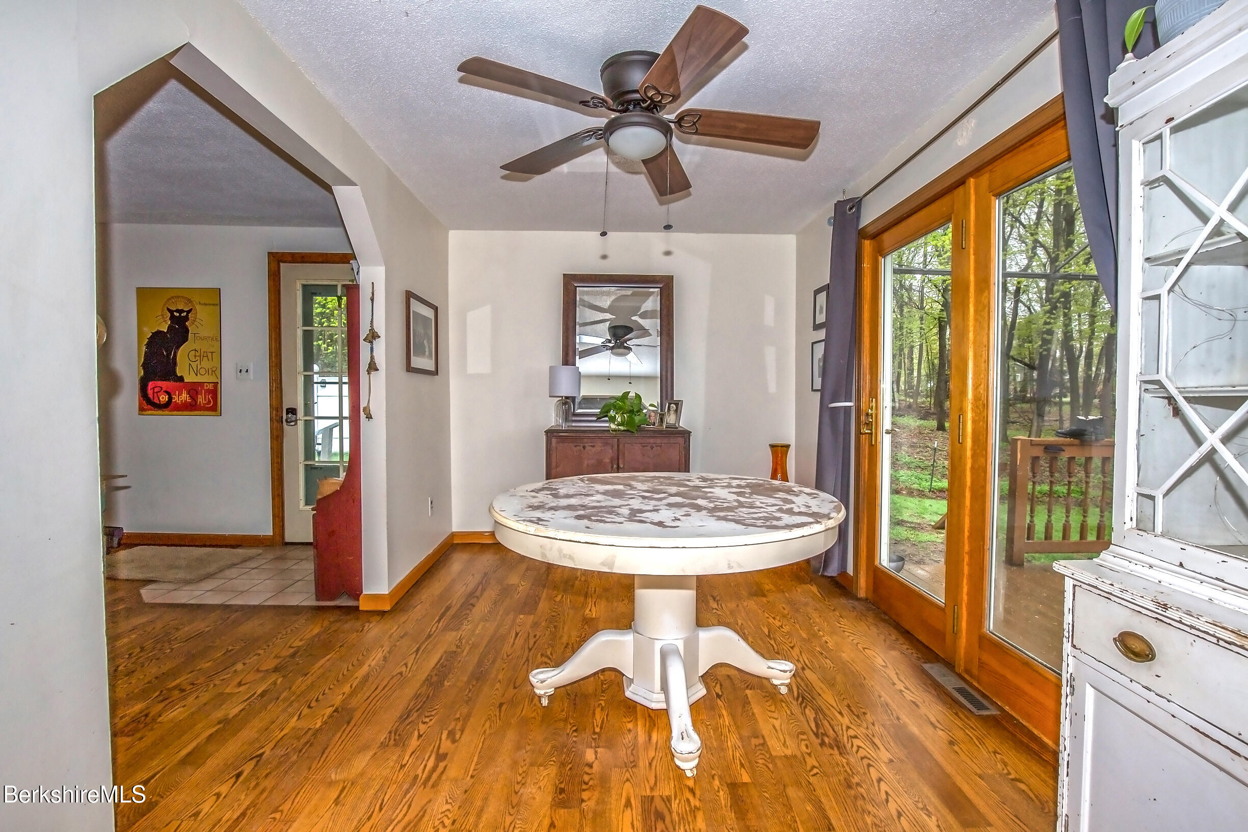 32 Lakeview Street Pittsfield, MA 01201 - Photo 22 of 44 Living