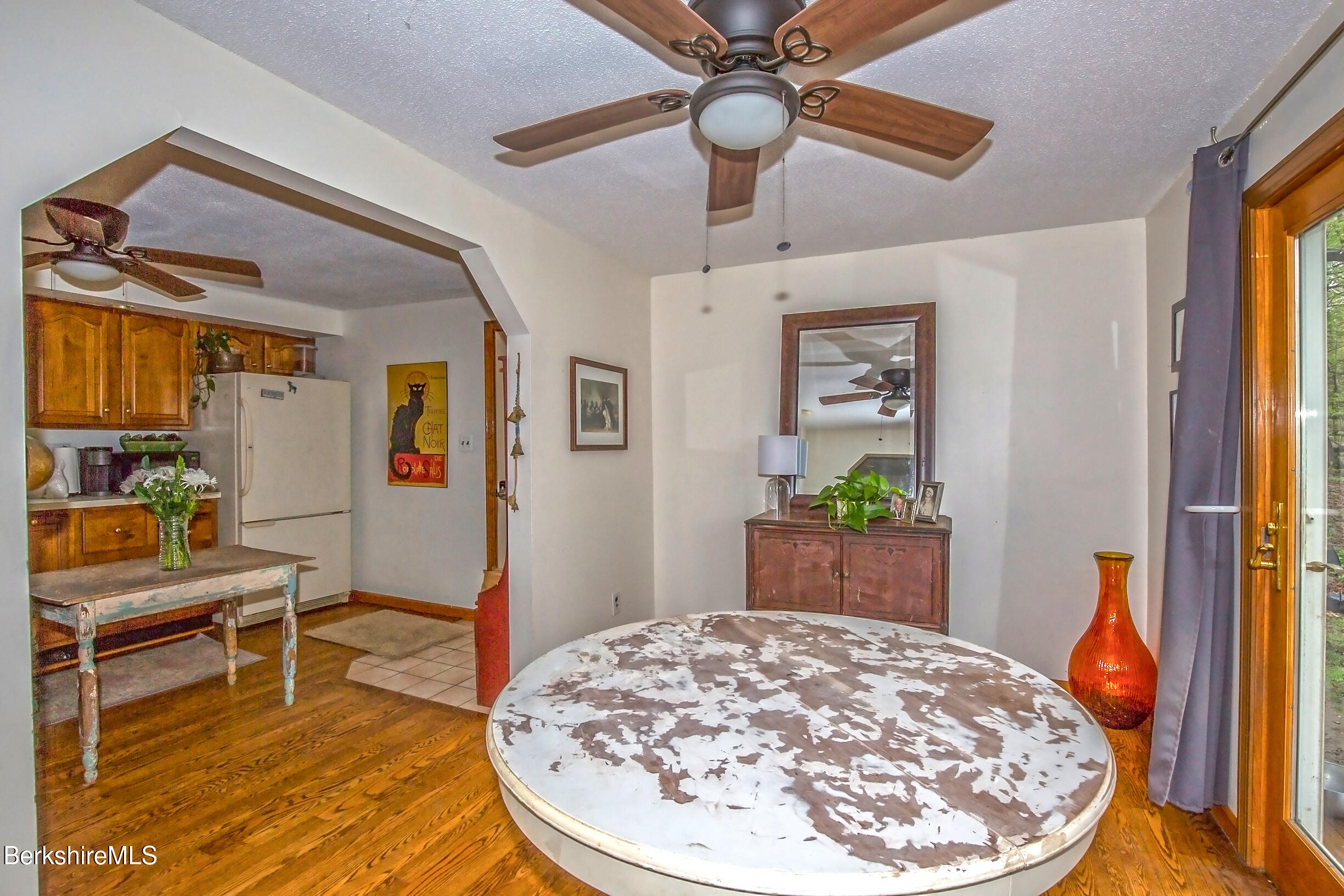 32 Lakeview Street Pittsfield, MA 01201 - Photo 23 of 44 Living