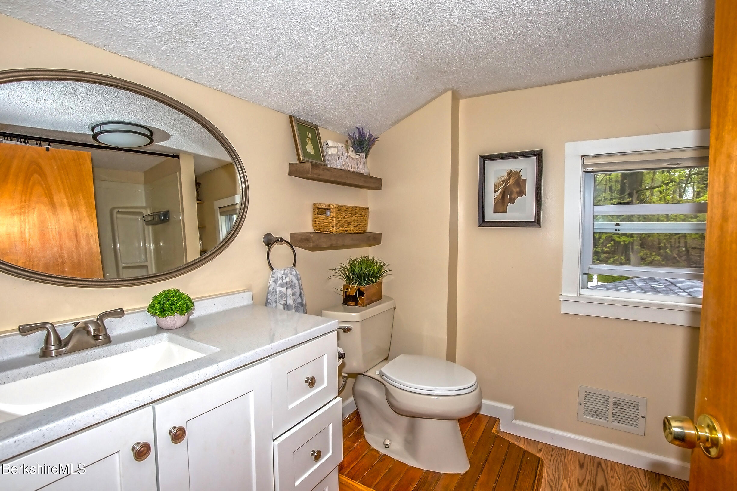 32 Lakeview Street Pittsfield, MA 01201 - Photo 29 of 44 Bath