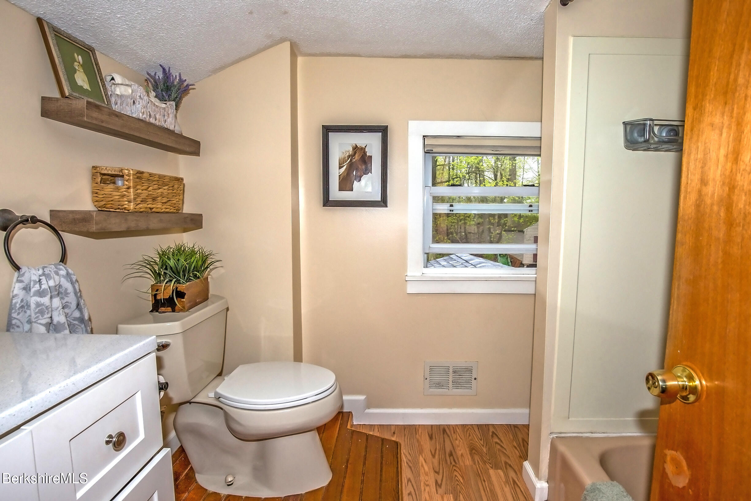 32 Lakeview Street Pittsfield, MA 01201 - Photo 31 of 44 Bath