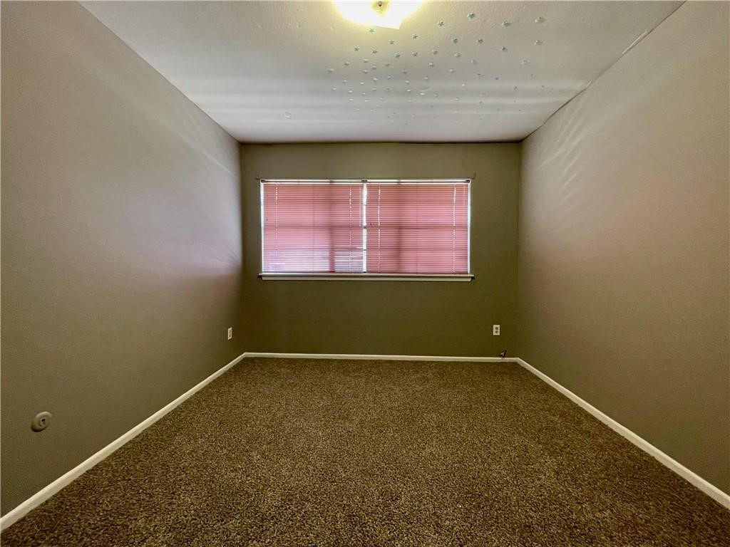 5444 Stonegate Way Corpus Christi, TX 78411 - Photo 9 of 13 an empty room with a window