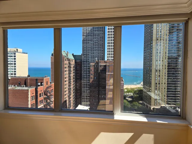 $3,500 | 40 East Cedar Street, Unit 21C, Chicago, IL 60611
