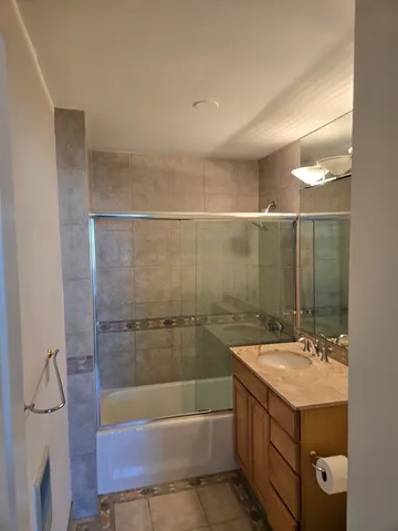 $3,500 | 40 East Cedar Street, Unit 21C, Chicago, IL 60611